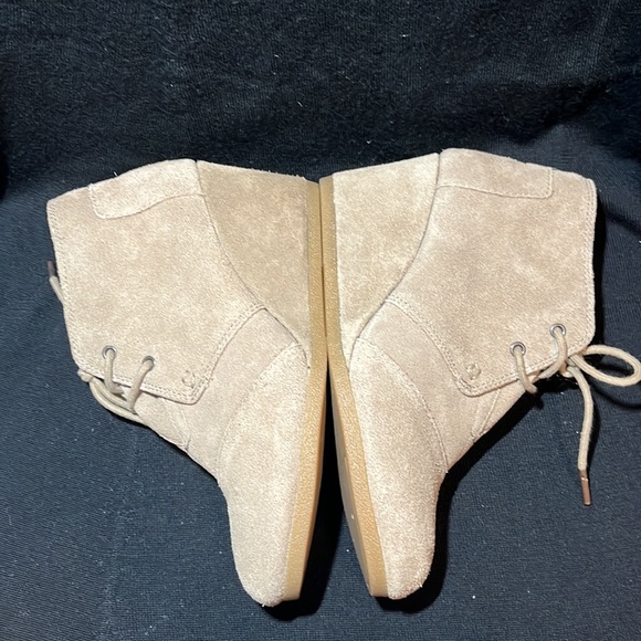 EUC TOMS WEDGE BOOTIES SZ 7.5 beige, tie up - Picture 7 of 8